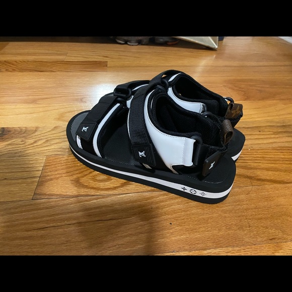 LV ARCADE SANDALS - Picture 2 of 3